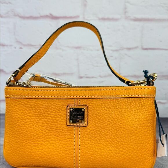 Dooney & Bourke Handbags - Dooney & Bourke Pebble Grain Large Wristlet Pouch Bag New with Tags